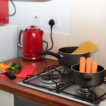 Premier - Wishaw En-Suite Apartment المظهر الخارجي الصورة